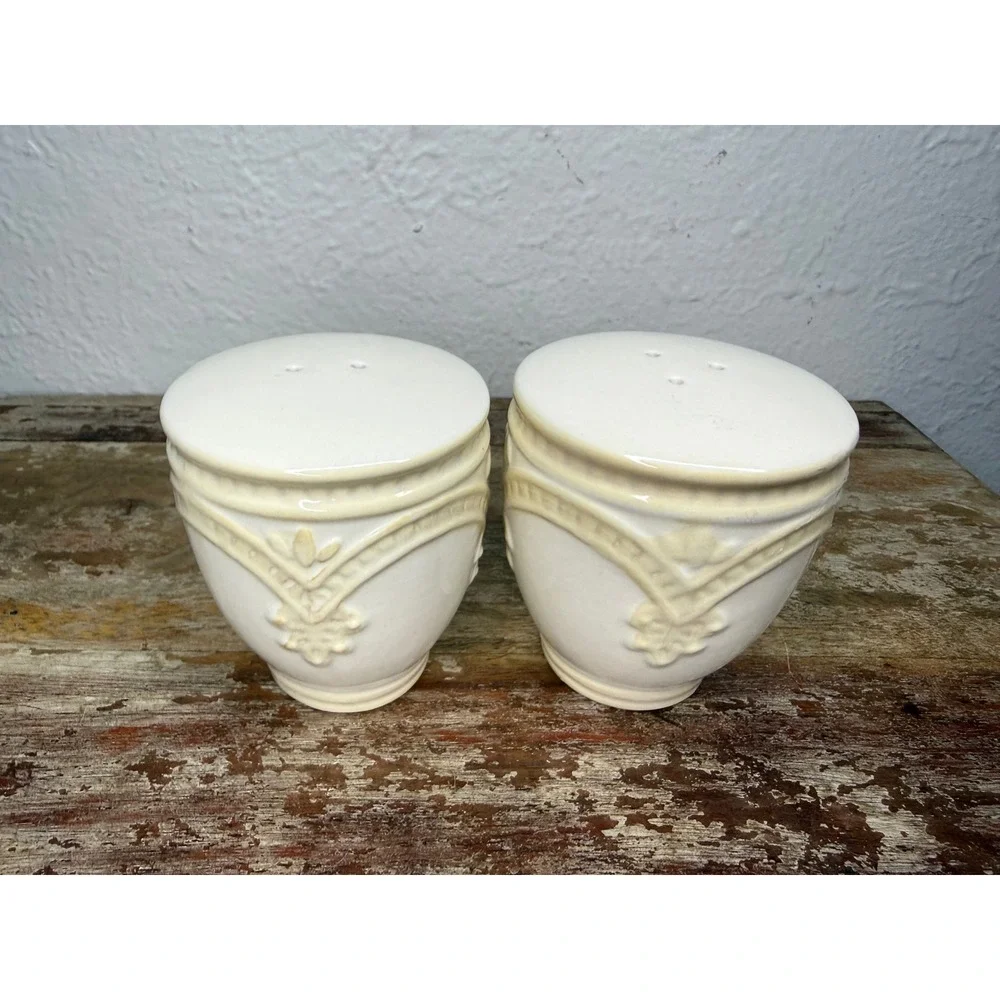 The Pioneer Woman Farmhouse Lace Kitchen Servware Set NEW